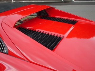 フェラーリ328画像308のエンジンフード